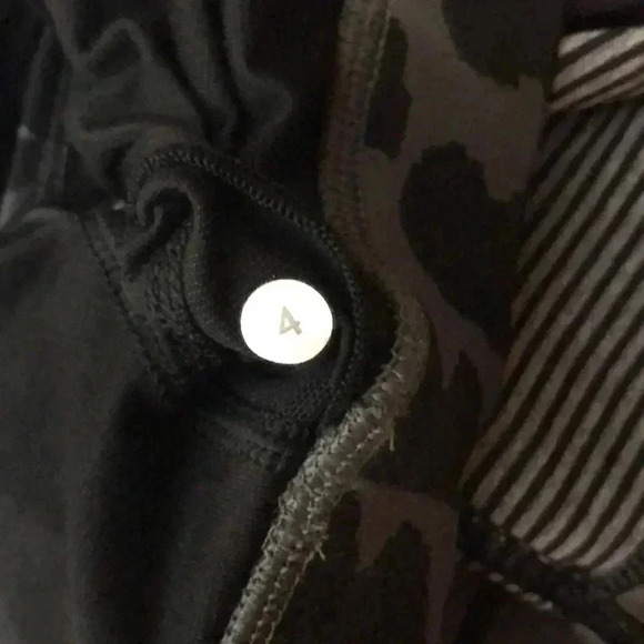 Lululemon Meshed Up 2in1 Leopard Print Active Bra & Tank - Picture 9 of 10